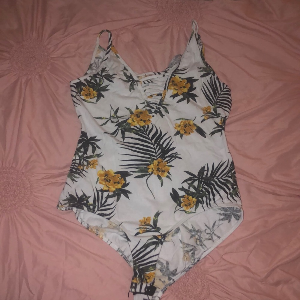Charlotte Russe bodysuit sz medium
